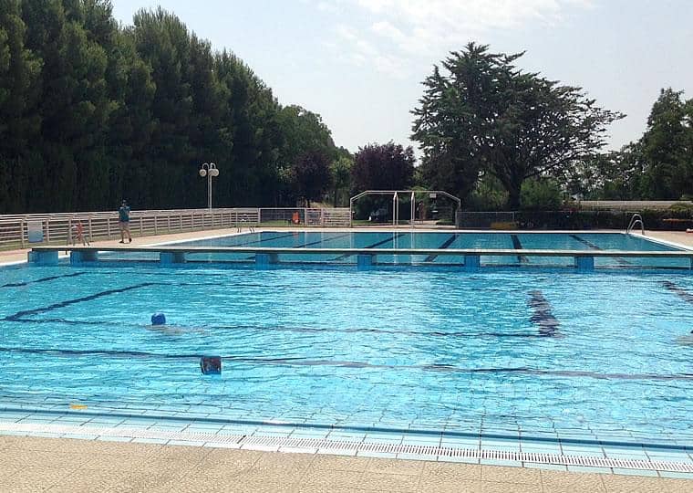 Summer swimming pools in Valtierra